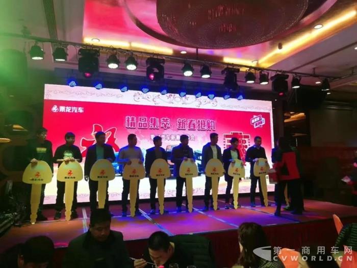 乘龍汽車早開工，祝大家狗年大發(fā)！8.jpg